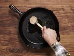 how to clean cast iron skillet

