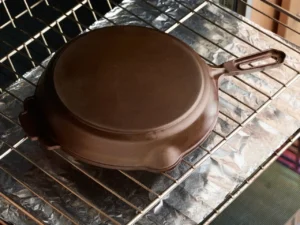 how to clean cast iron skillet

