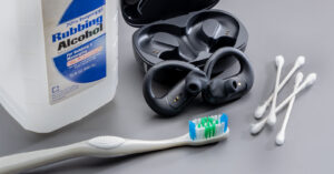 how to clean airpods

